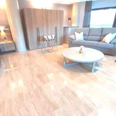Nueva Plaza Hotel 3*