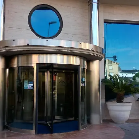 Nueva Plaza Hotel Maliano