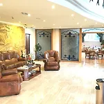 Nueva Plaza Hotel 3*