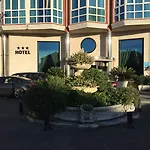 Nueva Plaza Hotel 3*