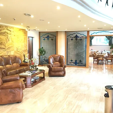 Nueva Plaza Hotel 3*