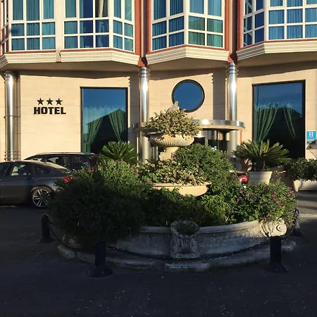 Nueva Plaza Hotel 3*