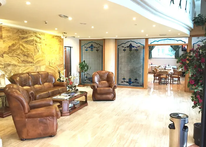 Nueva Plaza Hotel 3*