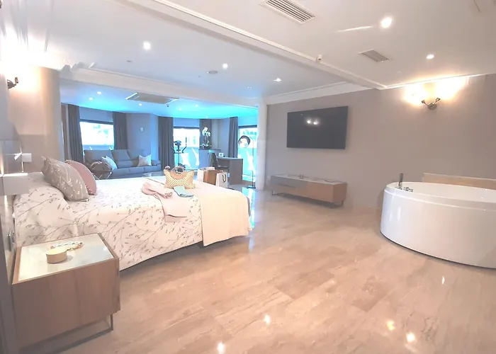 Nueva Plaza Hotel 3*