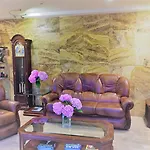 Nueva Plaza Hotel