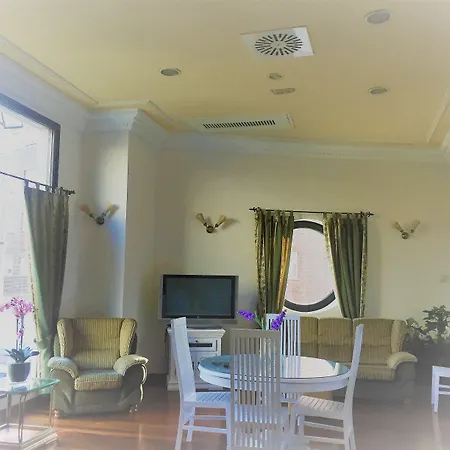 Отель Nueva Plaza