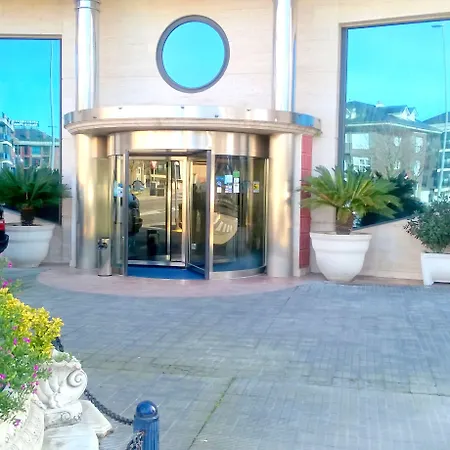 Nueva Plaza Отель