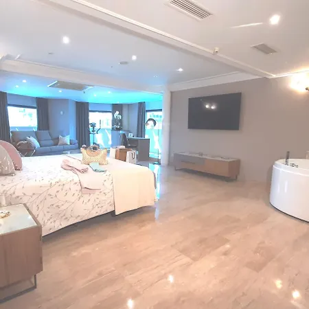 Nueva Plaza 호텔 3*